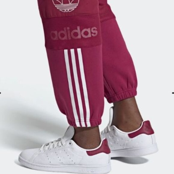 adidas Shoes - Adidas Unisex Tennis Shoes Turning heads since 1970s